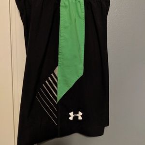 Under armour boys youth small loose fit shorts